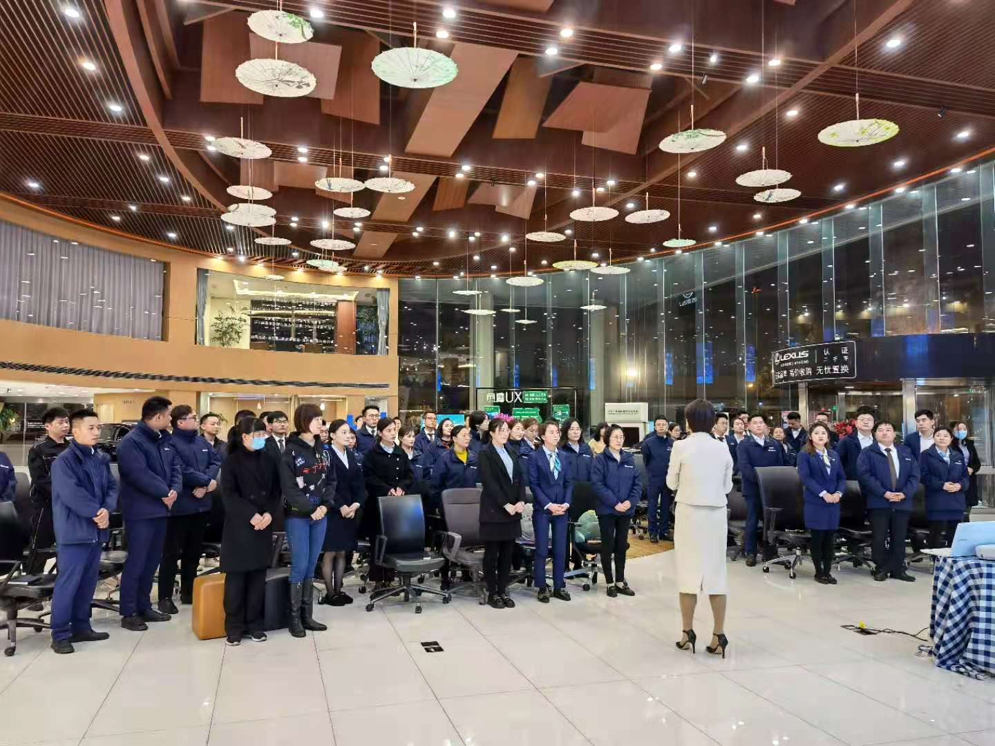 如何通過接待禮儀培訓機構提升企業服務效能？