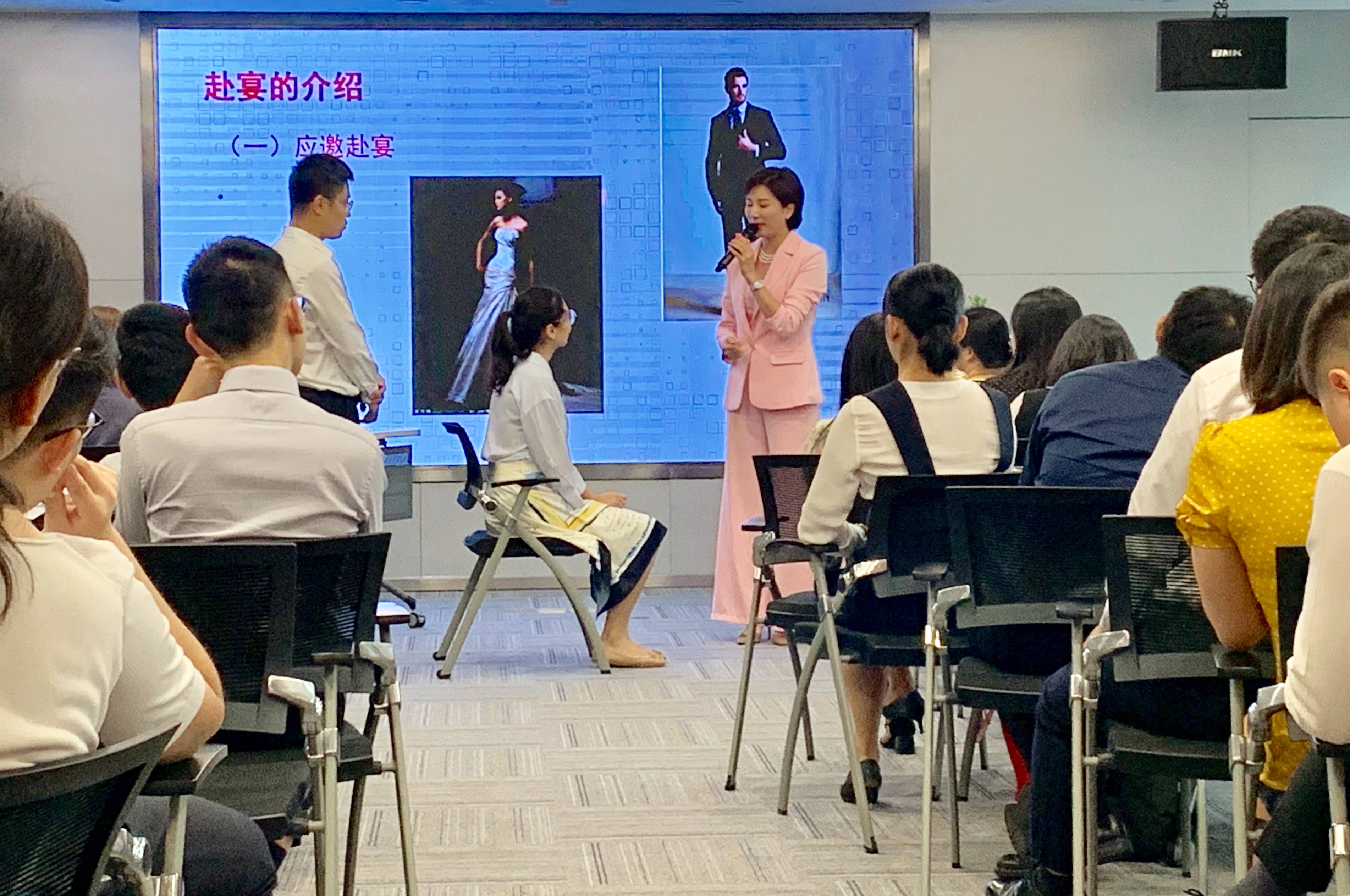 正規(guī)肇慶培訓(xùn)醫(yī)院禮儀服務(wù)案例|能采納到職業(yè)現(xiàn)場(chǎng)的課程