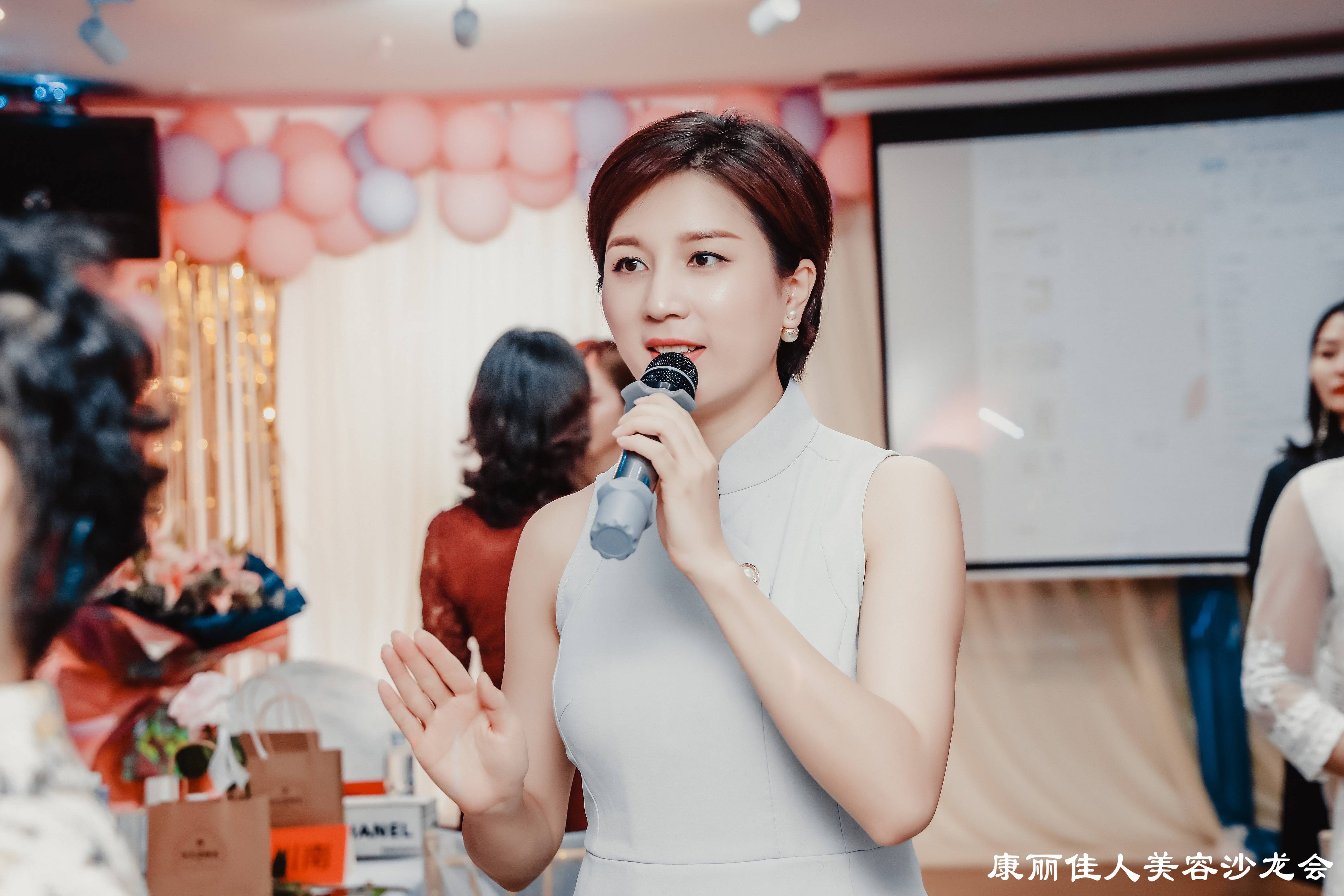 珠海商場服務(wù)禮儀培訓(xùn)案例|升級服務(wù)功能